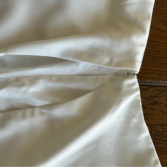 BCBGMaxAzria Elegant White Women's Skorts - Picture 3 of 5